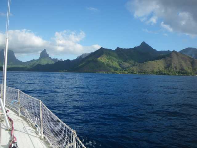 Einfahrt in die Opunohu Bay