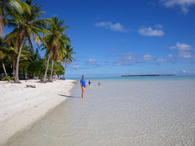 Motustrand mit vielen Muscheln